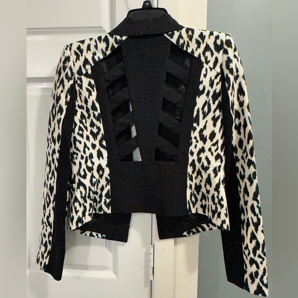 $65 BCBG MAXAZRIA Perfect, Worn once animal print blazer with open back SZ S - Picture 2 of 7